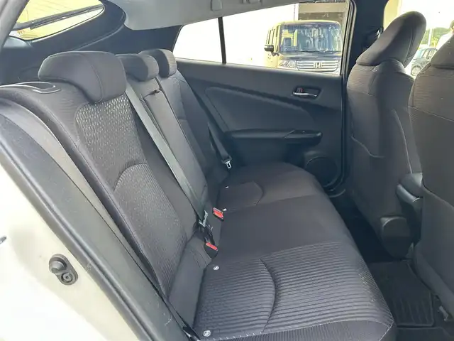 トヨタ プリウス Sセーフティプラス 福島県 2017(平29)年 13.7万km ホワイトパールクリスタルシャイン (株)IDOMが運営する【じしゃロン福島店】の自社ローン専用車両になります。こちらは現金またはオートローンご利用時の価格です。自社ローンご希望の方は別途その旨お申付け下さい/純正ナビ/フルセグテレビ/クルーズコントロール/オートハイビーム/運転モード切替/ETC/ステアリングリモコン/コーナーセンサー