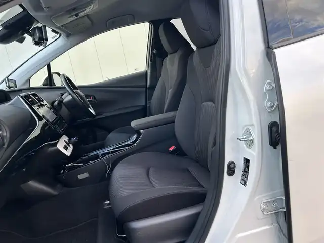 トヨタ プリウス Sセーフティプラス 福島県 2017(平29)年 13.7万km ホワイトパールクリスタルシャイン (株)IDOMが運営する【じしゃロン福島店】の自社ローン専用車両になります。こちらは現金またはオートローンご利用時の価格です。自社ローンご希望の方は別途その旨お申付け下さい/純正ナビ/フルセグテレビ/クルーズコントロール/オートハイビーム/運転モード切替/ETC/ステアリングリモコン/コーナーセンサー