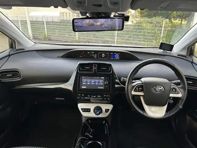 トヨタ プリウス Sセーフティプラス 福島県 2017(平29)年 13.7万km ホワイトパールクリスタルシャイン (株)IDOMが運営する【じしゃロン福島店】の自社ローン専用車両になります。こちらは現金またはオートローンご利用時の価格です。自社ローンご希望の方は別途その旨お申付け下さい/純正ナビ/フルセグテレビ/クルーズコントロール/オートハイビーム/運転モード切替/ETC/ステアリングリモコン/コーナーセンサー