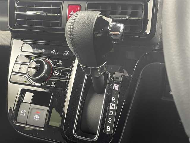 ダイハツ タント カスタム RS 岡山県 2024(令6)年 0.6万km ブラックマイカメタリック/ファイアークォーツレッドメタリック 2トーン バックカメラ/SDナビ/【CD/DVD/BT/フルセグTV】/型番：CN-RE06WD/ツートーンカラー/オーディオレス/ターボ/両側パワースライドドア/ハーフレザーシート/前席シートヒーター/LEDヘッドライト/ETC/衝突軽減ブレーキ/オートハイビーム/コーナーセンサー/レーンキープアシスト/オートブレーキホールド/アイドリングストップ/純正15インチアルミホイール/スマートキー/プッシュスタート