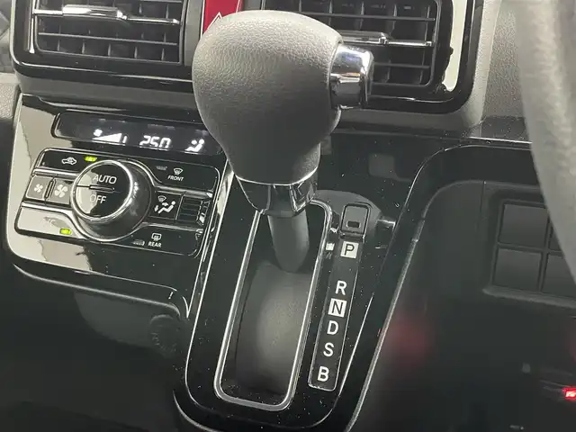 ダイハツ タント カスタム X 岡山県 2019(令1)年 4万km ブラックマイカメタリック 社外ナビ/・型番:AVIC-RZ002/（AM/FM/BT/USB）/バックカメラ/両側パワースライドドア/LEDヘッドライト/オートライト/コーナーセンサー(前後）/合皮コンビシート/運転席ロングスライド/純正14インチアルミホイール/カーテンエアバッグ/ISOFIX/後席サンシェイド/チルトステアリング/シートリフター/ウインカーミラー/ドアバイザー