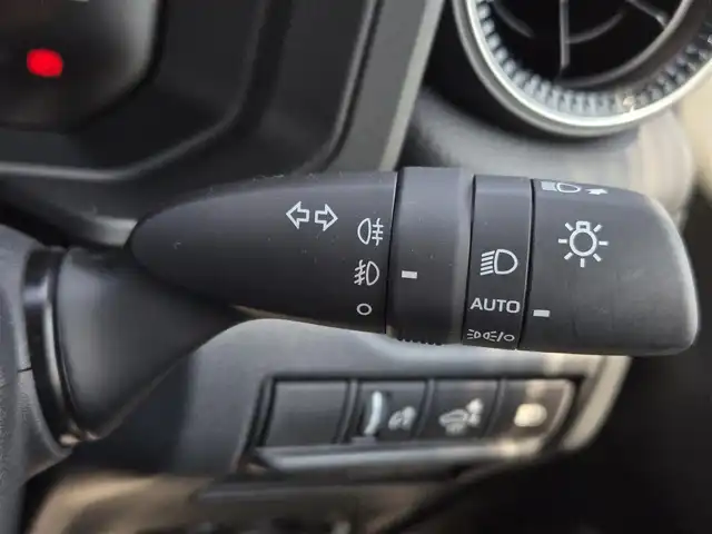 トヨタ ランドクルーザー ２５０ VX 鹿児島県 2024(令6)年 0.3万km プラチナホワイトパールマイカ 丸目型Ｂｉ－ＢｅａｍＬＥＤヘッドランプ（ＯＰ装備）　/レーダークルーズコントロール　/ムーンルーフ　/Ｄ＋Ｎ席シートヒーター／エアシート　/ステアリングヒーター　/デジタルインナーミラー　/シートメモリー/パワーバックドア/社外フロアマット(ARTIGIANO製)/純正フロアマット/純正ヘッドライト有り(トランク積載)/純正トランクマット(トランク積載)/純正トノカバー/純正前後ドライブレコーダー/パノラミックビューモニター/デジタルインナーミラー/プッシュスタート/スマートキー/前後コーナーセンサー/横滑り防止装置/レーンキープアシスト/エアバッグ(W+サイド)/カーテンエアバッグ