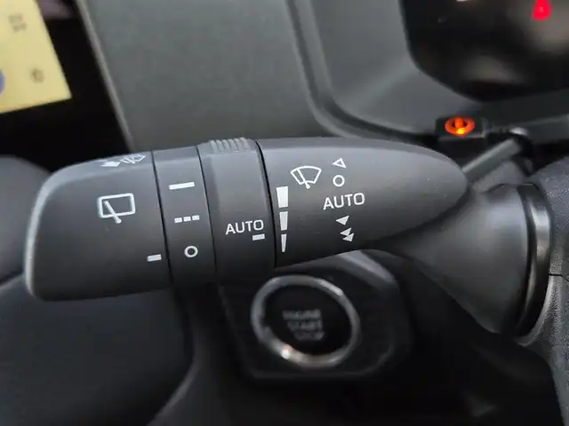 トヨタ ランドクルーザー ２５０ VX 鹿児島県 2024(令6)年 0.3万km プラチナホワイトパールマイカ 丸目型Ｂｉ－ＢｅａｍＬＥＤヘッドランプ（ＯＰ装備）　/レーダークルーズコントロール　/ムーンルーフ　/Ｄ＋Ｎ席シートヒーター／エアシート　/ステアリングヒーター　/デジタルインナーミラー　/シートメモリー/パワーバックドア/社外フロアマット(ARTIGIANO製)/純正フロアマット/純正ヘッドライト有り(トランク積載)/純正トランクマット(トランク積載)/純正トノカバー/純正前後ドライブレコーダー/パノラミックビューモニター/デジタルインナーミラー/プッシュスタート/スマートキー/前後コーナーセンサー/横滑り防止装置/レーンキープアシスト/エアバッグ(W+サイド)/カーテンエアバッグ
