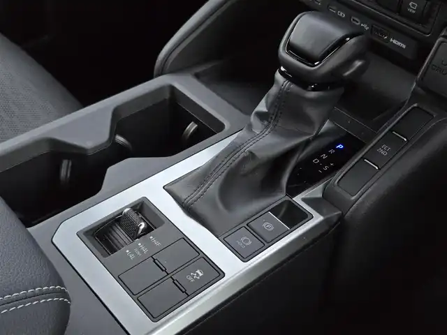 トヨタ ランドクルーザー ２５０ VX 鹿児島県 2024(令6)年 0.3万km プラチナホワイトパールマイカ 丸目型Ｂｉ－ＢｅａｍＬＥＤヘッドランプ（ＯＰ装備）　/レーダークルーズコントロール　/ムーンルーフ　/Ｄ＋Ｎ席シートヒーター／エアシート　/ステアリングヒーター　/デジタルインナーミラー　/シートメモリー/パワーバックドア/社外フロアマット(ARTIGIANO製)/純正フロアマット/純正ヘッドライト有り(トランク積載)/純正トランクマット(トランク積載)/純正トノカバー/純正前後ドライブレコーダー/パノラミックビューモニター/デジタルインナーミラー/プッシュスタート/スマートキー/前後コーナーセンサー/横滑り防止装置/レーンキープアシスト/エアバッグ(W+サイド)/カーテンエアバッグ