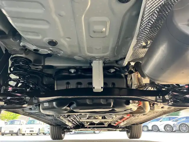 トヨタ カローラ クロス ハイブリッド Z 静岡県 2025(令7)年 0.1千km ブラックマイカ 登録済未使用車/純正10.5インチディスプレイオーディオ（BT/フルセグ）/ガラスルーフ/バックカメラ/電動リアゲート/前席シートヒーター/前席エアシート/純正ETC2.0/純正18インチアルミホイール/コーナーセンサー前後/レーンキープアシスト/オートライト/オートマチックハイビーム/LEDヘッドライト/W+サイドエアバック/衝突軽減システム/エンジンスタートボタン/パワーステアリング/パワーウィンドウ/アイドリングストップ/レーダークルーズコントロール/スマートキー/オートエアコン/USB入力端子/フロアマット/ハーフレザーシート/ルーフレール/ABS