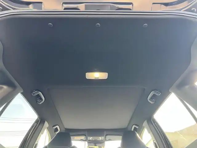 トヨタ カローラ クロス ハイブリッド Z 静岡県 2025(令7)年 0.1千km ブラックマイカ 登録済未使用車/純正10.5インチディスプレイオーディオ（BT/フルセグ）/ガラスルーフ/バックカメラ/電動リアゲート/前席シートヒーター/前席エアシート/純正ETC2.0/純正18インチアルミホイール/コーナーセンサー前後/レーンキープアシスト/オートライト/オートマチックハイビーム/LEDヘッドライト/W+サイドエアバック/衝突軽減システム/エンジンスタートボタン/パワーステアリング/パワーウィンドウ/アイドリングストップ/レーダークルーズコントロール/スマートキー/オートエアコン/USB入力端子/フロアマット/ハーフレザーシート/ルーフレール/ABS