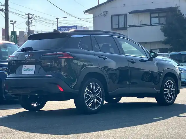 トヨタ カローラ クロス ハイブリッド Z 静岡県 2025(令7)年 0.1千km ブラックマイカ 登録済未使用車/純正10.5インチディスプレイオーディオ（BT/フルセグ）/ガラスルーフ/バックカメラ/電動リアゲート/前席シートヒーター/前席エアシート/純正ETC2.0/純正18インチアルミホイール/コーナーセンサー前後/レーンキープアシスト/オートライト/オートマチックハイビーム/LEDヘッドライト/W+サイドエアバック/衝突軽減システム/エンジンスタートボタン/パワーステアリング/パワーウィンドウ/アイドリングストップ/レーダークルーズコントロール/スマートキー/オートエアコン/USB入力端子/フロアマット/ハーフレザーシート/ルーフレール/ABS