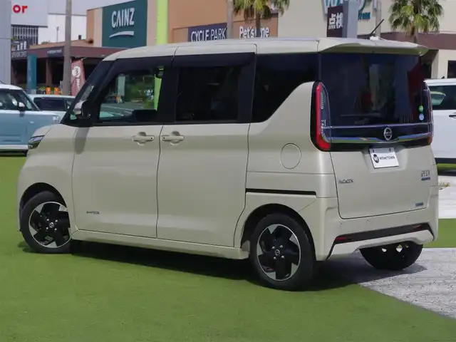 日産 ルークス ハイウェイスター X 千葉県 2020(令2)年 3.7万km フローズンバニラパール エマージェンシーブレーキ/両側パワースライドドア/9インチ純正SDナビ/地デジTV/【DVD/CD再生機能　Bluetooth接続】/アラウンドビューモニター/ドライブレコーダー/ETC/LEDヘッドライト/フォグライト/ウインカーミラー/コーナーセンサー/純正14インチアルミホイル/サイド/カーテンエアバッグ/インテリジェントキー