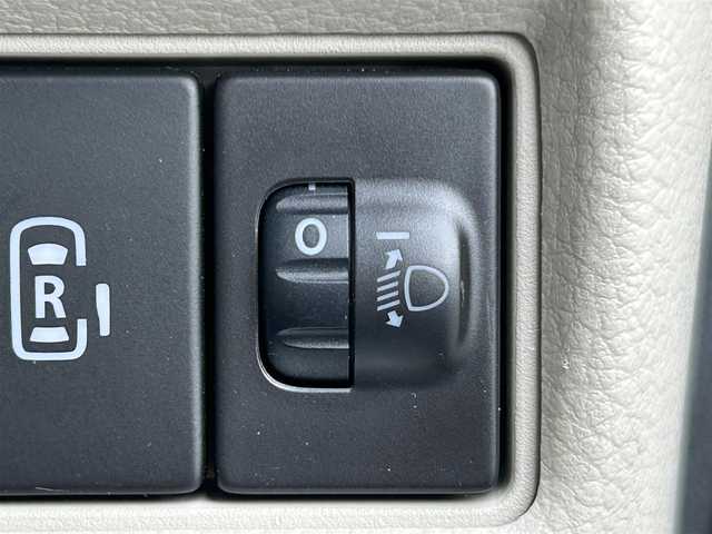 スズキ スペーシア HYBRID X 兵庫県 2018(平30)年 7万km シフォンアイボリーM ナビ/フルセグTV/BTオーディオ/CD/DVD/バックカメラ/ETC/両側パワースライドドア/シートヒーター/セーフティサポート/ヘッドライトレベライザ/純正フロアマット/純正ドアバイザー/横滑り防止装置/レーンキープアシスト/コーナーセンサー