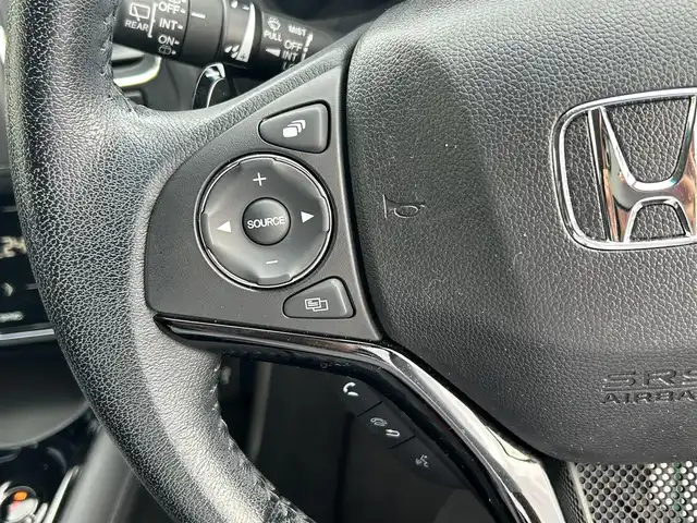 ホンダ ヴェゼル ハイブリッド X ホンダセンシング 愛知県 2016(平28)年 2.8万km モルフォブルーP /ワンオーナー//純正メモリナビ//純正フルセグTV//DVD/CD/FM/AM/iPod/SD/USB/BT//バックカメラ//ドライブレコーダー//ビルトインETC//Honda SENSING//衝突被害軽減ブレーキ//歩行者事故低減ステアリング//追従機能付きクルーズコントロール//レーンアシスト//路外逸脱抑制機能//誤発進抑制機能//先行車発進お知らせ機能//標識認識機能//電動パーキングブレーキ//オートブレーキホールド//ECONスイッチ//SPORT MODE//ステアスイッチ//パドルシフト//ガンメタ塗装ボディロアガーニッシュ//オートリトラミラー//純正フロアマット//純正16インチアルミホイール//純正LEDオートライト//フロントフォグランプ//ライト付きバニティミラー//自動防眩ミラー//ISOFIX//イモビライザー//ダブル/サイド/カーテンエアバック//スマートキー//スペアキー１本//取扱説明書//ナビ説明書//保証書//記録簿(H29/H30/R5)