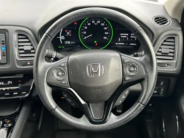 ホンダ ヴェゼル ハイブリッド X ホンダセンシング 愛知県 2016(平28)年 2.8万km モルフォブルーP /ワンオーナー//純正メモリナビ//純正フルセグTV//DVD/CD/FM/AM/iPod/SD/USB/BT//バックカメラ//ドライブレコーダー//ビルトインETC//Honda SENSING//衝突被害軽減ブレーキ//歩行者事故低減ステアリング//追従機能付きクルーズコントロール//レーンアシスト//路外逸脱抑制機能//誤発進抑制機能//先行車発進お知らせ機能//標識認識機能//電動パーキングブレーキ//オートブレーキホールド//ECONスイッチ//SPORT MODE//ステアスイッチ//パドルシフト//ガンメタ塗装ボディロアガーニッシュ//オートリトラミラー//純正フロアマット//純正16インチアルミホイール//純正LEDオートライト//フロントフォグランプ//ライト付きバニティミラー//自動防眩ミラー//ISOFIX//イモビライザー//ダブル/サイド/カーテンエアバック//スマートキー//スペアキー１本//取扱説明書//ナビ説明書//保証書//記録簿(H29/H30/R5)