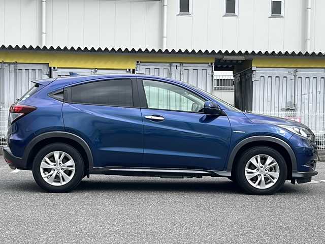 ホンダ ヴェゼル ハイブリッド X ホンダセンシング 愛知県 2016(平28)年 2.8万km モルフォブルーP /ワンオーナー//純正メモリナビ//純正フルセグTV//DVD/CD/FM/AM/iPod/SD/USB/BT//バックカメラ//ドライブレコーダー//ビルトインETC//Honda SENSING//衝突被害軽減ブレーキ//歩行者事故低減ステアリング//追従機能付きクルーズコントロール//レーンアシスト//路外逸脱抑制機能//誤発進抑制機能//先行車発進お知らせ機能//標識認識機能//電動パーキングブレーキ//オートブレーキホールド//ECONスイッチ//SPORT MODE//ステアスイッチ//パドルシフト//ガンメタ塗装ボディロアガーニッシュ//オートリトラミラー//純正フロアマット//純正16インチアルミホイール//純正LEDオートライト//フロントフォグランプ//ライト付きバニティミラー//自動防眩ミラー//ISOFIX//イモビライザー//ダブル/サイド/カーテンエアバック//スマートキー//スペアキー１本//取扱説明書//ナビ説明書//保証書//記録簿(H29/H30/R5)
