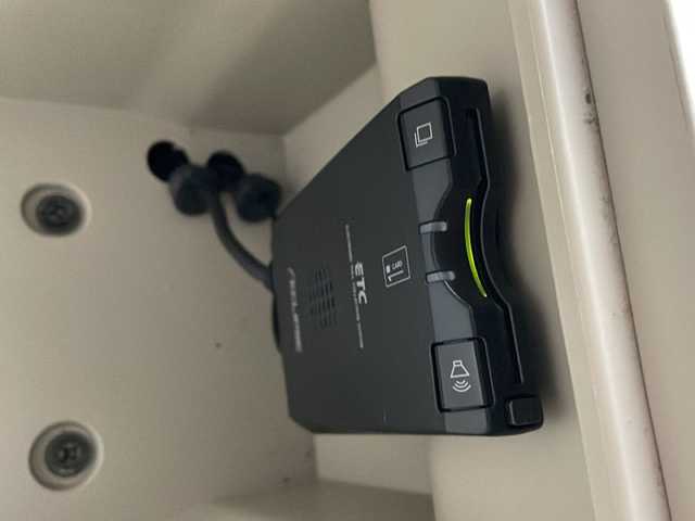 トヨタ アルファード Ｖ MZ 富山県 2004(平16)年 8.9万km ダークグレーマイカメタリック 4WD/社外SDナビ/フルセグ/Bluetooth/バックカメラ/ETC/両側パワースライドドア/イージークローザーリアゲート/レーンアシスト/社外19インチAW