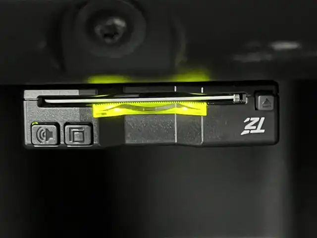 ルノー ルノー トゥインゴ インテンス 奈良県 2021(令3)年 2.2万km パール 社外ナビ　/フルセグ/ＤＶＤ　/Ｂｌｕｅｔｏｏｔｈ　/ＵＳＢ／ＡＵＸ端子　/バックカメラ　/ＥＴＣ　/前後ドライブレコーダー　/クルーズコントロール　/ハーフレザーシート　/前席シートヒーター　/純正フロアマット　/純正アルミホイール/保証書/取扱説明書/ワンオーナー　/スペアキー１本