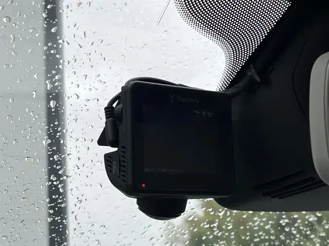 ルノー ルノー トゥインゴ インテンス 奈良県 2021(令3)年 2.2万km パール 社外ナビ　/フルセグ/ＤＶＤ　/Ｂｌｕｅｔｏｏｔｈ　/ＵＳＢ／ＡＵＸ端子　/バックカメラ　/ＥＴＣ　/前後ドライブレコーダー　/クルーズコントロール　/ハーフレザーシート　/前席シートヒーター　/純正フロアマット　/純正アルミホイール/保証書/取扱説明書/ワンオーナー　/スペアキー１本