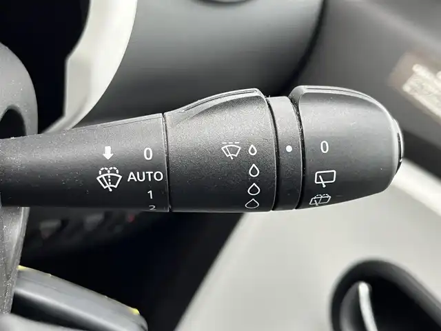 ルノー ルノー トゥインゴ インテンス 奈良県 2021(令3)年 2.2万km パール 社外ナビ　/フルセグ/ＤＶＤ　/Ｂｌｕｅｔｏｏｔｈ　/ＵＳＢ／ＡＵＸ端子　/バックカメラ　/ＥＴＣ　/前後ドライブレコーダー　/クルーズコントロール　/ハーフレザーシート　/前席シートヒーター　/純正フロアマット　/純正アルミホイール/保証書/取扱説明書/ワンオーナー　/スペアキー１本