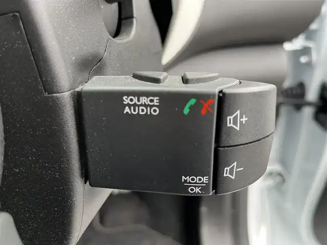 ルノー ルノー トゥインゴ インテンス 奈良県 2021(令3)年 2.2万km パール 社外ナビ　/フルセグ/ＤＶＤ　/Ｂｌｕｅｔｏｏｔｈ　/ＵＳＢ／ＡＵＸ端子　/バックカメラ　/ＥＴＣ　/前後ドライブレコーダー　/クルーズコントロール　/ハーフレザーシート　/前席シートヒーター　/純正フロアマット　/純正アルミホイール/保証書/取扱説明書/ワンオーナー　/スペアキー１本