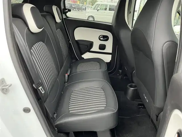 ルノー ルノー トゥインゴ インテンス 奈良県 2021(令3)年 2.2万km パール 社外ナビ　/フルセグ/ＤＶＤ　/Ｂｌｕｅｔｏｏｔｈ　/ＵＳＢ／ＡＵＸ端子　/バックカメラ　/ＥＴＣ　/前後ドライブレコーダー　/クルーズコントロール　/ハーフレザーシート　/前席シートヒーター　/純正フロアマット　/純正アルミホイール/保証書/取扱説明書/ワンオーナー　/スペアキー１本