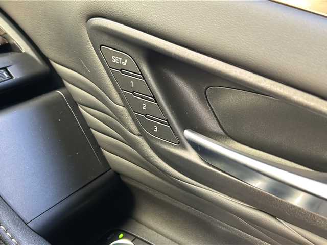 トヨタ アルファードハイブリット Z 広島県 2024(令6)年 1.5万km プラチナホワイトパールマイカ 禁煙/左右独立ムーンルーフ/セーフティセンス/・プリクラッシュセーフティ/・レーントレーシングアシスト/・レーダークルーズコントロール/・アダプティブハイビーム/・ロードサインアシスト/・ドライバー異常時対応/・プロアクティブドライビングアシスト/・発進遅れ告知機能/BSM/パーキングサポートブレーキ/純正14インチディスプレイ/ナビ/・FM/AM/Bluetooth/USB/フルセグ/・Miracast/MDMI/Applecarplay/androidauto/・ETC2.0/パノラミックビューモニター/フリップダウンモニター/HUD/両側パワースライドドア/パワーバックドア/シートヒーター/ベンチレーション/パワーシート/メモリーシート/ステアリングヒーター/ドライブレコーダー(TZ-D203MW)/おくだけ充電/フロアマット/AC100V1500W