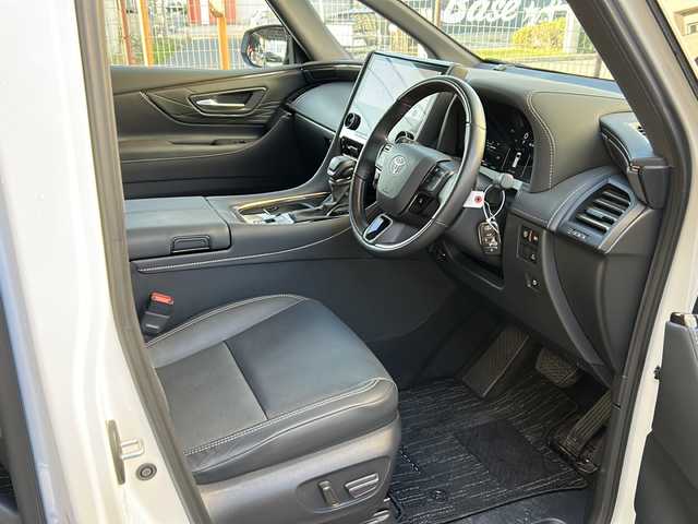 トヨタ アルファードハイブリット Z 広島県 2024(令6)年 1.5万km プラチナホワイトパールマイカ 禁煙/左右独立ムーンルーフ/セーフティセンス/・プリクラッシュセーフティ/・レーントレーシングアシスト/・レーダークルーズコントロール/・アダプティブハイビーム/・ロードサインアシスト/・ドライバー異常時対応/・プロアクティブドライビングアシスト/・発進遅れ告知機能/BSM/パーキングサポートブレーキ/純正14インチディスプレイ/ナビ/・FM/AM/Bluetooth/USB/フルセグ/・Miracast/MDMI/Applecarplay/androidauto/・ETC2.0/パノラミックビューモニター/フリップダウンモニター/HUD/両側パワースライドドア/パワーバックドア/シートヒーター/ベンチレーション/パワーシート/メモリーシート/ステアリングヒーター/ドライブレコーダー(TZ-D203MW)/おくだけ充電/フロアマット/AC100V1500W