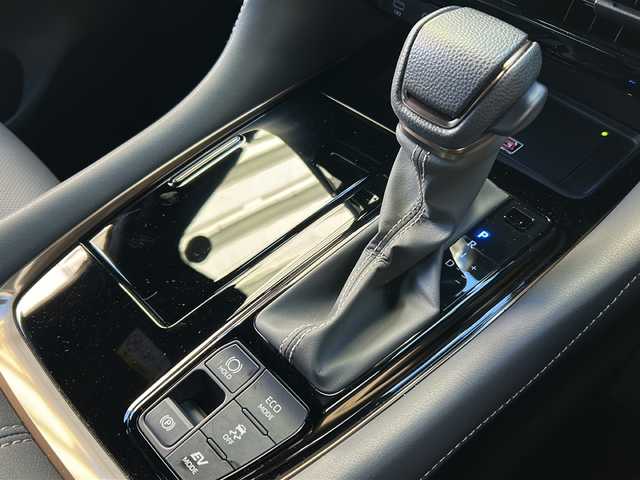 トヨタ アルファードハイブリット Z 広島県 2024(令6)年 1.5万km プラチナホワイトパールマイカ 禁煙/左右独立ムーンルーフ/セーフティセンス/・プリクラッシュセーフティ/・レーントレーシングアシスト/・レーダークルーズコントロール/・アダプティブハイビーム/・ロードサインアシスト/・ドライバー異常時対応/・プロアクティブドライビングアシスト/・発進遅れ告知機能/BSM/パーキングサポートブレーキ/純正14インチディスプレイ/ナビ/・FM/AM/Bluetooth/USB/フルセグ/・Miracast/MDMI/Applecarplay/androidauto/・ETC2.0/パノラミックビューモニター/フリップダウンモニター/HUD/両側パワースライドドア/パワーバックドア/シートヒーター/ベンチレーション/パワーシート/メモリーシート/ステアリングヒーター/ドライブレコーダー(TZ-D203MW)/おくだけ充電/フロアマット/AC100V1500W