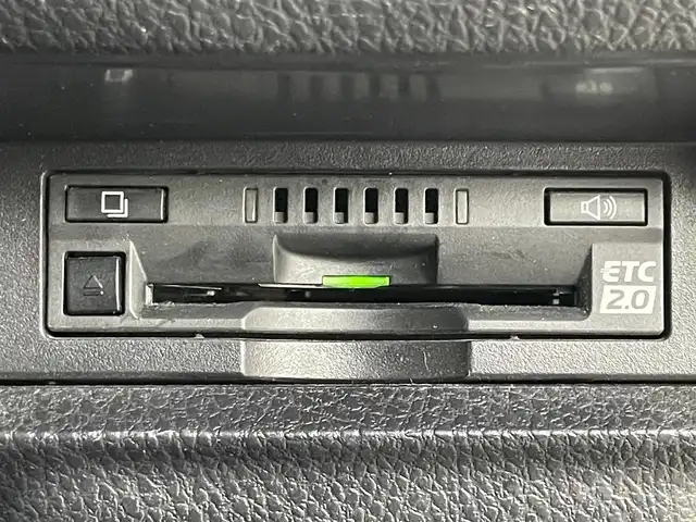 トヨタ ノア Si 岡山県 2017(平29)年 3.2万km ボルドーマイカメタリック 純正１０インチナビ　(NSZN-Z66T)/【CD/DVD/フルセグ】/純正１２．１インチフリップダウンモニター　/両側電動スライドドア/ビルトインＥＴＣ２．０　/ＬＥＤヘッドライト　/バックカメラ　/クルーズコントロール　/オートハイビーム　/スマートキー　/アイドリングストップ　/LEDフォグランプ/禁煙車/純正アルミホイール/純正フロアマット