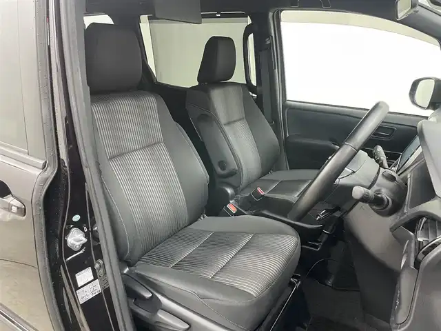 トヨタ ノア Si 岡山県 2017(平29)年 3.2万km ボルドーマイカメタリック 純正１０インチナビ　(NSZN-Z66T)/【CD/DVD/フルセグ】/純正１２．１インチフリップダウンモニター　/両側電動スライドドア/ビルトインＥＴＣ２．０　/ＬＥＤヘッドライト　/バックカメラ　/クルーズコントロール　/オートハイビーム　/スマートキー　/アイドリングストップ　/LEDフォグランプ/禁煙車/純正アルミホイール/純正フロアマット