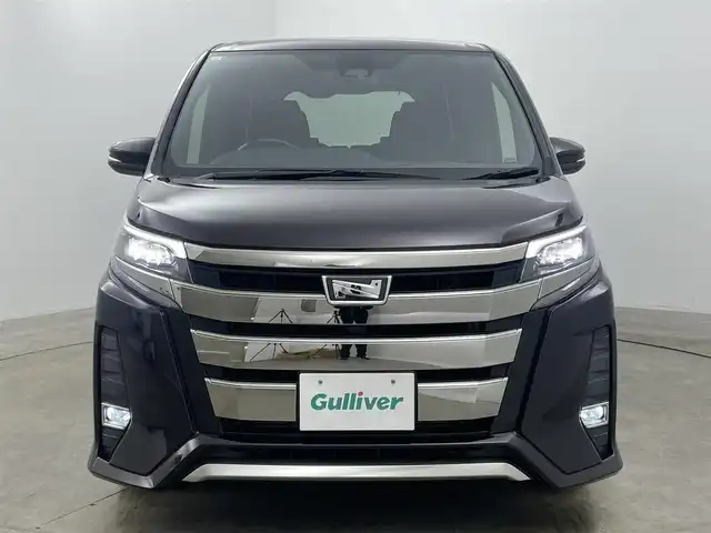 トヨタ ノア Si 岡山県 2017(平29)年 3.2万km ボルドーマイカメタリック 純正１０インチナビ　(NSZN-Z66T)/【CD/DVD/フルセグ】/純正１２．１インチフリップダウンモニター　/両側電動スライドドア/ビルトインＥＴＣ２．０　/ＬＥＤヘッドライト　/バックカメラ　/クルーズコントロール　/オートハイビーム　/スマートキー　/アイドリングストップ　/LEDフォグランプ/禁煙車/純正アルミホイール/純正フロアマット