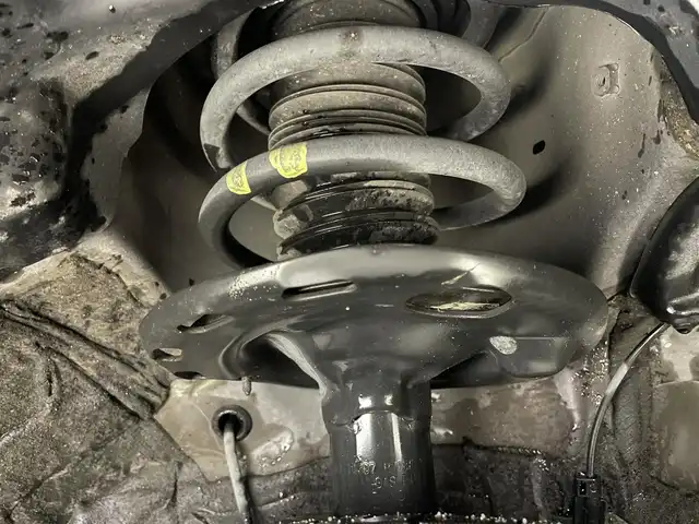 トヨタ ノア Si 岡山県 2017(平29)年 3.2万km ボルドーマイカメタリック 純正１０インチナビ　(NSZN-Z66T)/【CD/DVD/フルセグ】/純正１２．１インチフリップダウンモニター　/両側電動スライドドア/ビルトインＥＴＣ２．０　/ＬＥＤヘッドライト　/バックカメラ　/クルーズコントロール　/オートハイビーム　/スマートキー　/アイドリングストップ　/LEDフォグランプ/禁煙車/純正アルミホイール/純正フロアマット