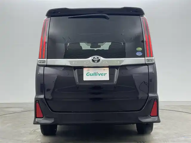 トヨタ ノア Si 岡山県 2017(平29)年 3.2万km ボルドーマイカメタリック 純正１０インチナビ　(NSZN-Z66T)/【CD/DVD/フルセグ】/純正１２．１インチフリップダウンモニター　/両側電動スライドドア/ビルトインＥＴＣ２．０　/ＬＥＤヘッドライト　/バックカメラ　/クルーズコントロール　/オートハイビーム　/スマートキー　/アイドリングストップ　/LEDフォグランプ/禁煙車/純正アルミホイール/純正フロアマット