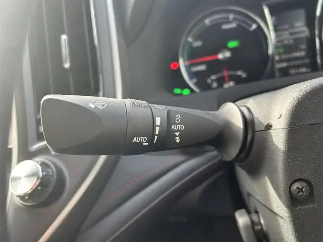 トヨタ クラウン ハイブリッド アスリートS 宮城県 2017(平29)年 5.6万km ホワイトパールクリスタルシャイン インテリジェントクリアランスソナー/バックソナー/＝＝＝/セーフティセンスP/・プリクラッシュセーフティ/・レーンディパーチャーアラート/・オートマチックハイビーム/・レーダークルーズコントロール/純正ナビ/・CD/DVD/・Blu-ray/・Bluetooth/・フルセグTV/バックカメラ/ビルトインETC/パワーシート/シートヒーター/ステアリングヒーター/革巻きステアリング/ステアリングスイッチ/MTモード付ATシフト/LEDヘッドランプ/フォグランプ/オートライト/スマートキー＆プッシュスタート/電動格納ミラー/純正18インチAW/スペアタイヤ/純正フロアマット/純正ドアバイザー/W/サイド/カーテン/ニーエアバッグ