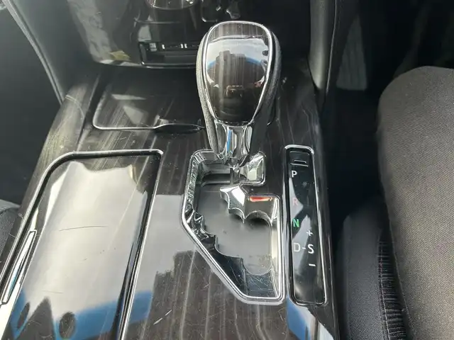 トヨタ クラウン ハイブリッド アスリートS 宮城県 2017(平29)年 5.6万km ホワイトパールクリスタルシャイン インテリジェントクリアランスソナー/バックソナー/＝＝＝/セーフティセンスP/・プリクラッシュセーフティ/・レーンディパーチャーアラート/・オートマチックハイビーム/・レーダークルーズコントロール/純正ナビ/・CD/DVD/・Blu-ray/・Bluetooth/・フルセグTV/バックカメラ/ビルトインETC/パワーシート/シートヒーター/ステアリングヒーター/革巻きステアリング/ステアリングスイッチ/MTモード付ATシフト/LEDヘッドランプ/フォグランプ/オートライト/スマートキー＆プッシュスタート/電動格納ミラー/純正18インチAW/スペアタイヤ/純正フロアマット/純正ドアバイザー/W/サイド/カーテン/ニーエアバッグ