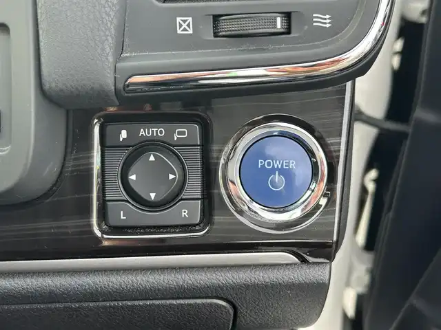 トヨタ クラウン ハイブリッド アスリートS 宮城県 2017(平29)年 5.6万km ホワイトパールクリスタルシャイン インテリジェントクリアランスソナー/バックソナー/＝＝＝/セーフティセンスP/・プリクラッシュセーフティ/・レーンディパーチャーアラート/・オートマチックハイビーム/・レーダークルーズコントロール/純正ナビ/・CD/DVD/・Blu-ray/・Bluetooth/・フルセグTV/バックカメラ/ビルトインETC/パワーシート/シートヒーター/ステアリングヒーター/革巻きステアリング/ステアリングスイッチ/MTモード付ATシフト/LEDヘッドランプ/フォグランプ/オートライト/スマートキー＆プッシュスタート/電動格納ミラー/純正18インチAW/スペアタイヤ/純正フロアマット/純正ドアバイザー/W/サイド/カーテン/ニーエアバッグ