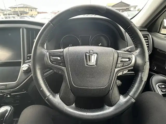 トヨタ クラウン ハイブリッド アスリートS 宮城県 2017(平29)年 5.6万km ホワイトパールクリスタルシャイン インテリジェントクリアランスソナー/バックソナー/＝＝＝/セーフティセンスP/・プリクラッシュセーフティ/・レーンディパーチャーアラート/・オートマチックハイビーム/・レーダークルーズコントロール/純正ナビ/・CD/DVD/・Blu-ray/・Bluetooth/・フルセグTV/バックカメラ/ビルトインETC/パワーシート/シートヒーター/ステアリングヒーター/革巻きステアリング/ステアリングスイッチ/MTモード付ATシフト/LEDヘッドランプ/フォグランプ/オートライト/スマートキー＆プッシュスタート/電動格納ミラー/純正18インチAW/スペアタイヤ/純正フロアマット/純正ドアバイザー/W/サイド/カーテン/ニーエアバッグ