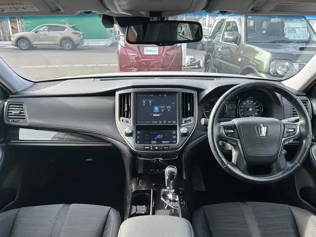 トヨタ クラウン ハイブリッド アスリートS 宮城県 2017(平29)年 5.6万km ホワイトパールクリスタルシャイン インテリジェントクリアランスソナー/バックソナー/＝＝＝/セーフティセンスP/・プリクラッシュセーフティ/・レーンディパーチャーアラート/・オートマチックハイビーム/・レーダークルーズコントロール/純正ナビ/・CD/DVD/・Blu-ray/・Bluetooth/・フルセグTV/バックカメラ/ビルトインETC/パワーシート/シートヒーター/ステアリングヒーター/革巻きステアリング/ステアリングスイッチ/MTモード付ATシフト/LEDヘッドランプ/フォグランプ/オートライト/スマートキー＆プッシュスタート/電動格納ミラー/純正18インチAW/スペアタイヤ/純正フロアマット/純正ドアバイザー/W/サイド/カーテン/ニーエアバッグ