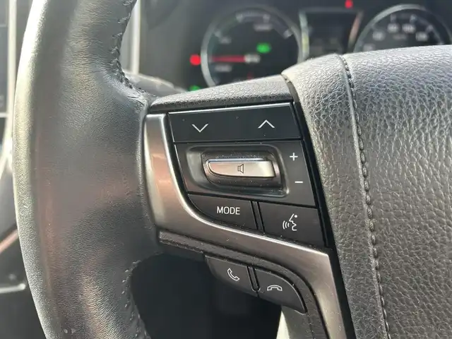 トヨタ クラウン ハイブリッド アスリートS 宮城県 2017(平29)年 5.6万km ホワイトパールクリスタルシャイン インテリジェントクリアランスソナー/バックソナー/＝＝＝/セーフティセンスP/・プリクラッシュセーフティ/・レーンディパーチャーアラート/・オートマチックハイビーム/・レーダークルーズコントロール/純正ナビ/・CD/DVD/・Blu-ray/・Bluetooth/・フルセグTV/バックカメラ/ビルトインETC/パワーシート/シートヒーター/ステアリングヒーター/革巻きステアリング/ステアリングスイッチ/MTモード付ATシフト/LEDヘッドランプ/フォグランプ/オートライト/スマートキー＆プッシュスタート/電動格納ミラー/純正18インチAW/スペアタイヤ/純正フロアマット/純正ドアバイザー/W/サイド/カーテン/ニーエアバッグ