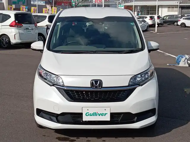 ホンダ フリード G ホンダセンシング 福井県 2021(令3)年 2.7万km プラチナホワイトパール 純正9インチナビ/AM/FM/フルセグ/BT/CD/DVD/USB/iPod/バックカメラ/両側パワースライドドア/アダプティブクルーズコントロール/レーンキープアシスト/横滑り防止装置/盗難防止装置/アイドリングストップ/ビルトインETC/前後ドライブレコーダー/純正フロアマット/ダブルエアバッグ/スマートキー/純正ホイルキャップ