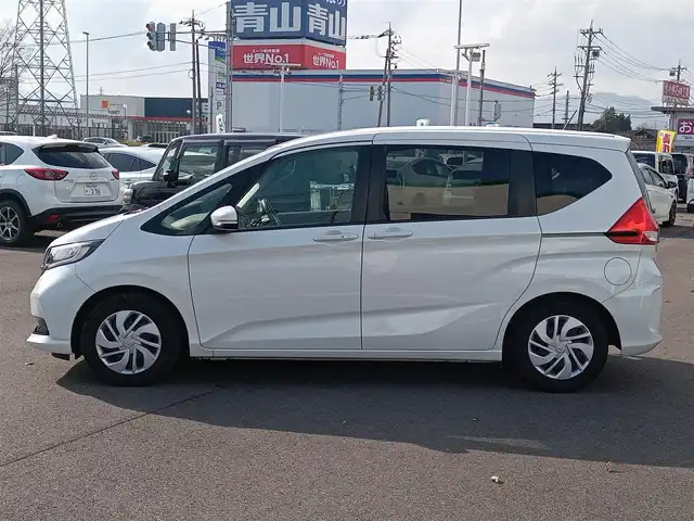 ホンダ フリード G ホンダセンシング 福井県 2021(令3)年 2.7万km プラチナホワイトパール 純正9インチナビ/AM/FM/フルセグ/BT/CD/DVD/USB/iPod/バックカメラ/両側パワースライドドア/アダプティブクルーズコントロール/レーンキープアシスト/横滑り防止装置/盗難防止装置/アイドリングストップ/ビルトインETC/前後ドライブレコーダー/純正フロアマット/ダブルエアバッグ/スマートキー/純正ホイルキャップ