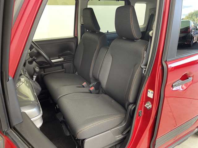 スズキ スペーシア ギア HYBRID XZ 愛知県 2021(令3)年 1.5万km フェニックスレッドパール/ガンメタリック2トーンルーフ 純正8インチナビ/【Bluetooth/フルセグTV/CD/DVD/USB/AM/FM】/両側パワースライドドア/レーダークルーズコントロール/衝突被害軽減ブレーキ/レーンアシスト/アイドリングストップ/コーナーセンサー/横滑り防止装置/前席シートヒーター/サーキュレーター/サンシェード/ETC/純正フロアマット/オートエアコン/プッシュスタート/スマートキー/ステアリングスイッチ/電動格納ミラー/ドアバイザー/LEDオートライト