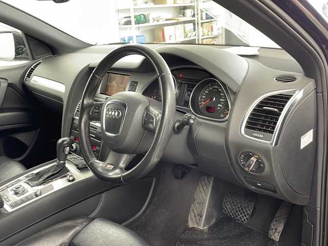 アウディ Ｑ７ 3．0TFSI クワトロ 道央・札幌 2010(平22)年 15.2万km 黒 ・4WD/ターボ/・純正HDDメーカーナビ/・DVD.CD.SD.USB/・フルセグ・バックカメラ/サイドカメラ/・パワーバックドア/・パドルシフト/クルーズコントロール/・ドライブレコーダー/・ブラックレザーシート/・D.N席パワーシート/シートヒーター/・キセノンヘッドライト/オートライト/・コーナーセンサー/・22インチ社外アルミ積込
