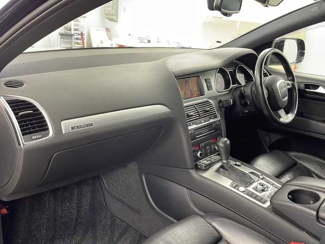 アウディ Ｑ７ 3．0TFSI クワトロ 道央・札幌 2010(平22)年 15.2万km 黒 ・4WD/ターボ/・純正HDDメーカーナビ/・DVD.CD.SD.USB/・フルセグ・バックカメラ/サイドカメラ/・パワーバックドア/・パドルシフト/クルーズコントロール/・ドライブレコーダー/・ブラックレザーシート/・D.N席パワーシート/シートヒーター/・キセノンヘッドライト/オートライト/・コーナーセンサー/・22インチ社外アルミ積込