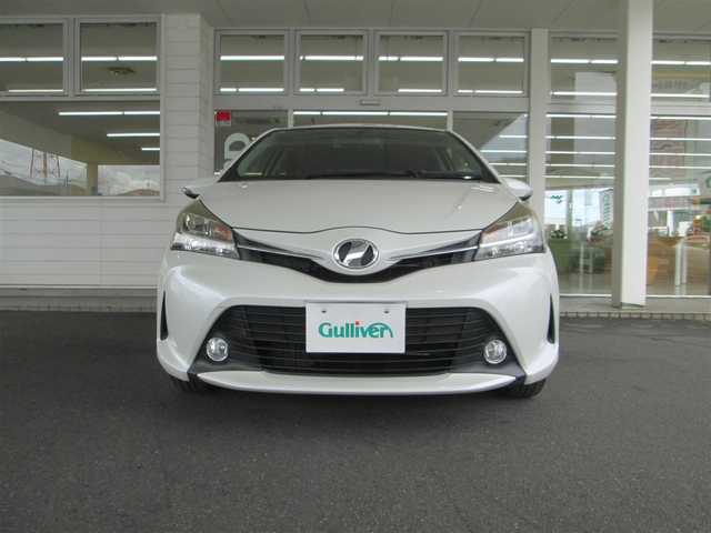 トヨタ ヴィッツ F 千葉県 2015(平27)年 7万km ホワイトパールクリスタルシャイン ワンオーナー/社外メモリナビ、フルセグTV/社外オーディオ【DVD/CD/BT/SD】/LEDヘッドライト&ハロゲンフォグ/プッシュスタート/アイドリングストップ/横滑り防止装置/電動格納ウィンカーミラー/ETC、スペアキー/ナビ取扱説明書/新車時保証書/整備記録簿(H28/29/30/31/R2/4/6)
