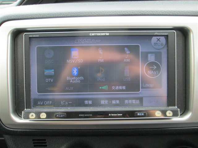 トヨタ ヴィッツ F 千葉県 2015(平27)年 7万km ホワイトパールクリスタルシャイン ワンオーナー/社外メモリナビ、フルセグTV/社外オーディオ【DVD/CD/BT/SD】/LEDヘッドライト&ハロゲンフォグ/プッシュスタート/アイドリングストップ/横滑り防止装置/電動格納ウィンカーミラー/ETC、スペアキー/ナビ取扱説明書/新車時保証書/整備記録簿(H28/29/30/31/R2/4/6)