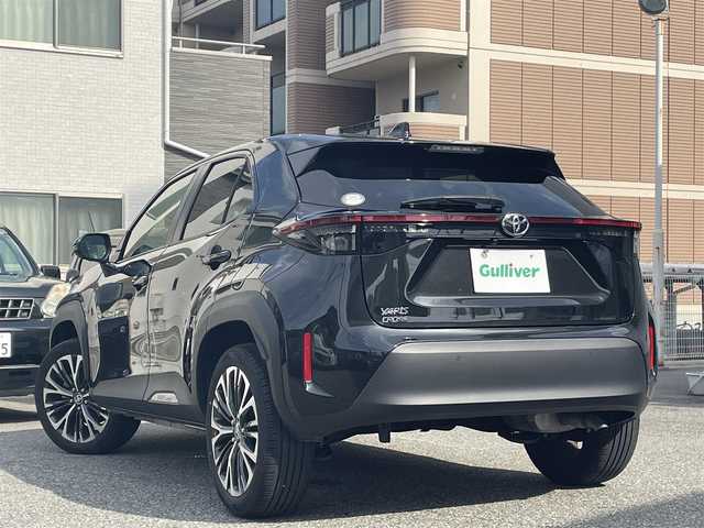 トヨタ ヤリスクロス Z 兵庫県 2022(令4)年 3.1万km ブラックマイカ 主要装備/純正ディスプレイオーディオ/・Apple car play/・Android Auto/・Bluetooth/・AM/FM/・Miracast/ドライブレコーダー前後/ビルトインＥＴＣ/シートヒーターＤ／Ｎ/バックカメラ/パノラミックビューモニター/オートライト/プッシュスタート/ハーフレザー/トヨタセーフティセンス/レーントレーシングアシスト/プリクラッシュセーフティ/レーダークルーズコントロール/ブラインドスポットモニター/オートマチックハイビーム/パーキングアシスト/ロードサインアシスト/リヤクロストラフィックアラート/パーキングサポートブレーキ/備品/スマートキー2/取り扱い説明書/保証書