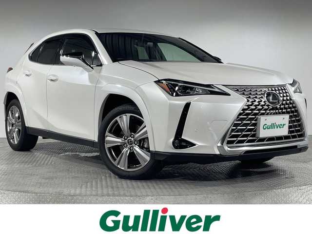 レクサス ＵＸ 250h グレイスフル エクスプローラー 神奈川県 2023(令5)年 3.9万km ソニッククォーツ Lexus Safety System +/・プリクラッシュセーフティ/・レーダークルーズコントロール/・レーンディパーチャーアラート/・ロードサインアシスト/・アダプティブハイビームシステム/・ドライバー異常時対応システム/純正ディスプレイオーディオ/・ナビ/フルセグTV/BT/MiraCast/AM/FM/パノラミックビューモニター/レザーシート/パワーシート(D/N)/シートヒーター(D/N)/ベンチレーション(D/N)/メモリシート(D)/ビルトインETC2.0/革巻きステアリング/ステアリングスイッチ/Autoライト/パドルシフト/ステアリングヒーター/パワーバックドア/電動サイド/オートホールド/SOSコール/自動防眩ミラー/タイプCコネクト(2口)/スマートキー/プッシュスタートボタン/LEDヘッドライト/フォグランプ/コーナーセンサー/純正アルミホイール/純正ドアバイザー