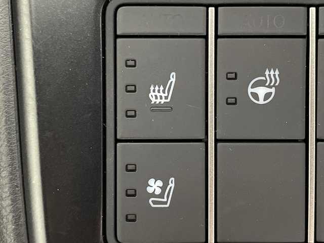 レクサス ＵＸ 250h グレイスフル エクスプローラー 神奈川県 2023(令5)年 3.9万km ソニッククォーツ Lexus Safety System +/・プリクラッシュセーフティ/・レーダークルーズコントロール/・レーンディパーチャーアラート/・ロードサインアシスト/・アダプティブハイビームシステム/・ドライバー異常時対応システム/純正ディスプレイオーディオ/・ナビ/フルセグTV/BT/MiraCast/AM/FM/パノラミックビューモニター/レザーシート/パワーシート(D/N)/シートヒーター(D/N)/ベンチレーション(D/N)/メモリシート(D)/ビルトインETC2.0/革巻きステアリング/ステアリングスイッチ/Autoライト/パドルシフト/ステアリングヒーター/パワーバックドア/電動サイド/オートホールド/SOSコール/自動防眩ミラー/タイプCコネクト(2口)/スマートキー/プッシュスタートボタン/LEDヘッドライト/フォグランプ/コーナーセンサー/純正アルミホイール/純正ドアバイザー