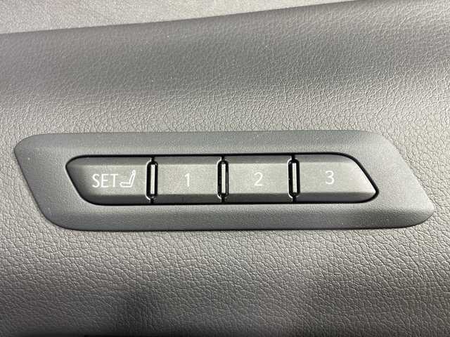 レクサス ＵＸ 250h グレイスフル エクスプローラー 神奈川県 2023(令5)年 3.9万km ソニッククォーツ Lexus Safety System +/・プリクラッシュセーフティ/・レーダークルーズコントロール/・レーンディパーチャーアラート/・ロードサインアシスト/・アダプティブハイビームシステム/・ドライバー異常時対応システム/純正ディスプレイオーディオ/・ナビ/フルセグTV/BT/MiraCast/AM/FM/パノラミックビューモニター/レザーシート/パワーシート(D/N)/シートヒーター(D/N)/ベンチレーション(D/N)/メモリシート(D)/ビルトインETC2.0/革巻きステアリング/ステアリングスイッチ/Autoライト/パドルシフト/ステアリングヒーター/パワーバックドア/電動サイド/オートホールド/SOSコール/自動防眩ミラー/タイプCコネクト(2口)/スマートキー/プッシュスタートボタン/LEDヘッドライト/フォグランプ/コーナーセンサー/純正アルミホイール/純正ドアバイザー