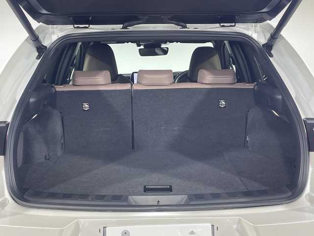 レクサス ＵＸ 250h グレイスフル エクスプローラー 神奈川県 2023(令5)年 3.9万km ソニッククォーツ Lexus Safety System +/・プリクラッシュセーフティ/・レーダークルーズコントロール/・レーンディパーチャーアラート/・ロードサインアシスト/・アダプティブハイビームシステム/・ドライバー異常時対応システム/純正ディスプレイオーディオ/・ナビ/フルセグTV/BT/MiraCast/AM/FM/パノラミックビューモニター/レザーシート/パワーシート(D/N)/シートヒーター(D/N)/ベンチレーション(D/N)/メモリシート(D)/ビルトインETC2.0/革巻きステアリング/ステアリングスイッチ/Autoライト/パドルシフト/ステアリングヒーター/パワーバックドア/電動サイド/オートホールド/SOSコール/自動防眩ミラー/タイプCコネクト(2口)/スマートキー/プッシュスタートボタン/LEDヘッドライト/フォグランプ/コーナーセンサー/純正アルミホイール/純正ドアバイザー
