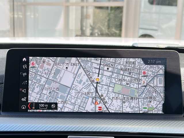 ＢＭＷ ３２０ｉ Mスポーツ 静岡県 2018(平30)年 2万km アルピンホワイトⅢ 純正ナビ/・FM/AM/・音楽ライブラリ/・CD/DVD/・Bluetooth/・USB/主要装備/・前席パワーシート/・前席シートヒーター/・パドルシフト/・レーンキープアシスト/・衝突被害軽減システム/・コーナーセンサー/・バックカメラ/・追従クルコン/・１９インチ純正アルミ/・アイドリングストップ/・ＬＥＤヘッドライト