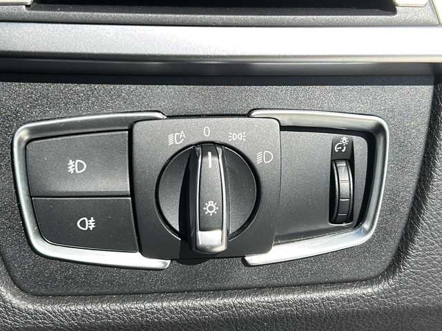 ＢＭＷ ３２０ｉ Mスポーツ 静岡県 2018(平30)年 2万km アルピンホワイトⅢ 純正ナビ/・FM/AM/・音楽ライブラリ/・CD/DVD/・Bluetooth/・USB/主要装備/・前席パワーシート/・前席シートヒーター/・パドルシフト/・レーンキープアシスト/・衝突被害軽減システム/・コーナーセンサー/・バックカメラ/・追従クルコン/・１９インチ純正アルミ/・アイドリングストップ/・ＬＥＤヘッドライト